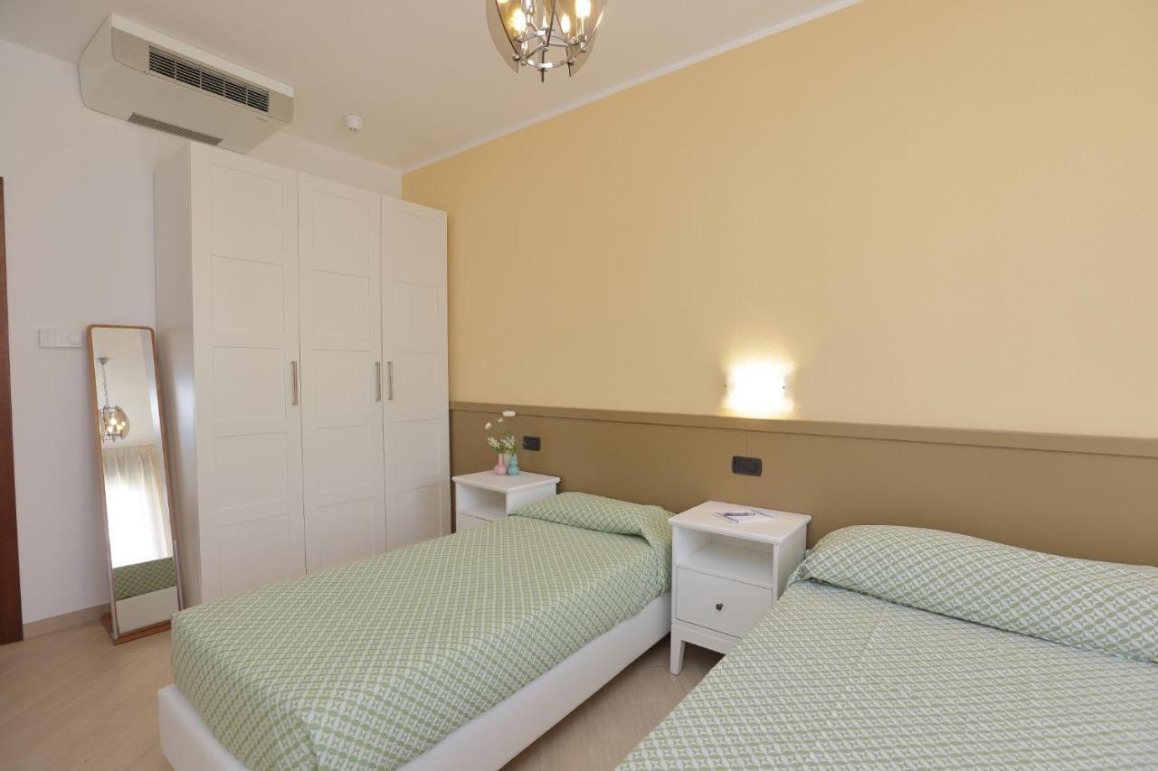 Residence Hotel Kriss Deiva Marina Zewnętrze zdjęcie