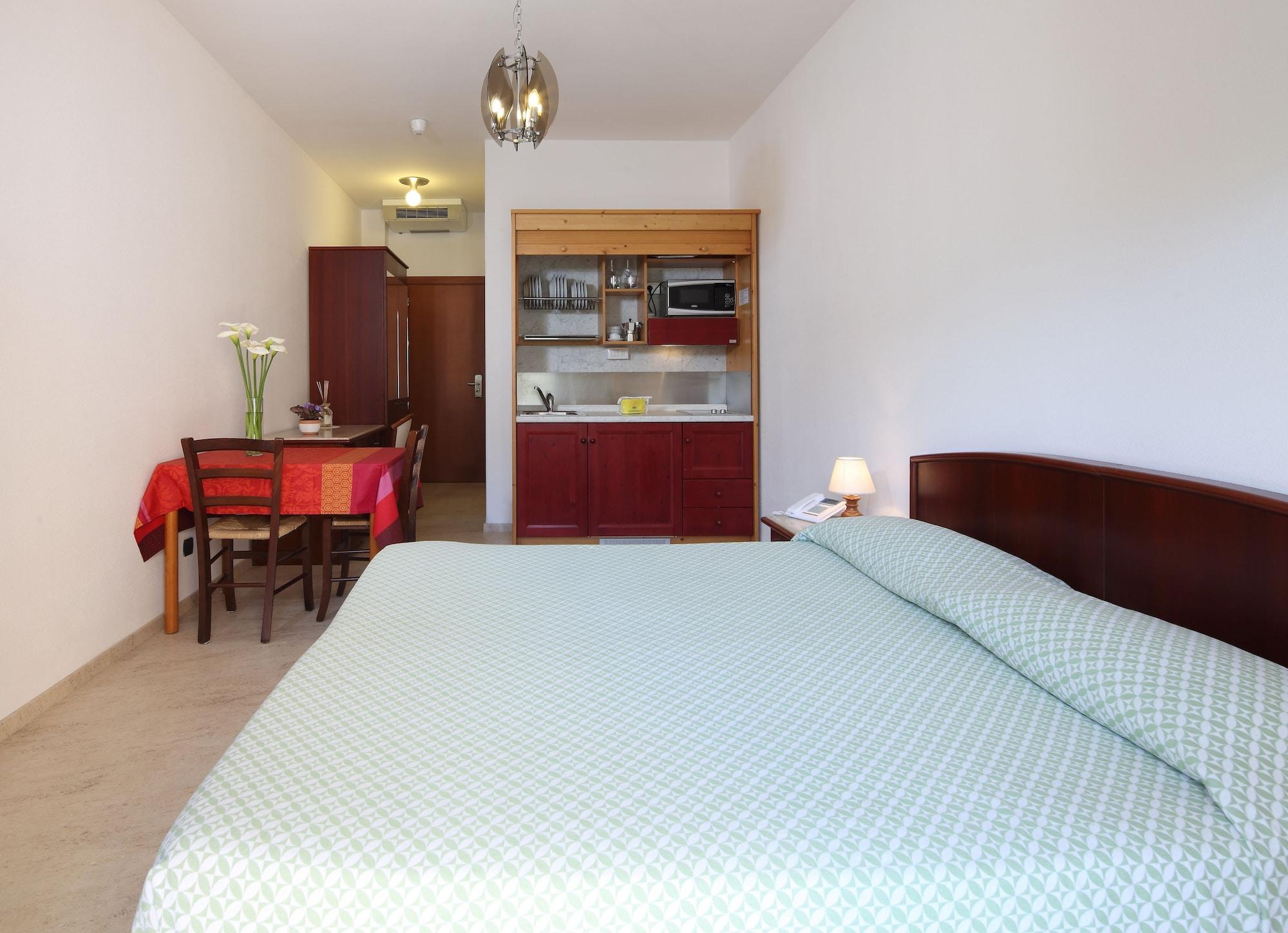 Residence Hotel Kriss Deiva Marina Zewnętrze zdjęcie