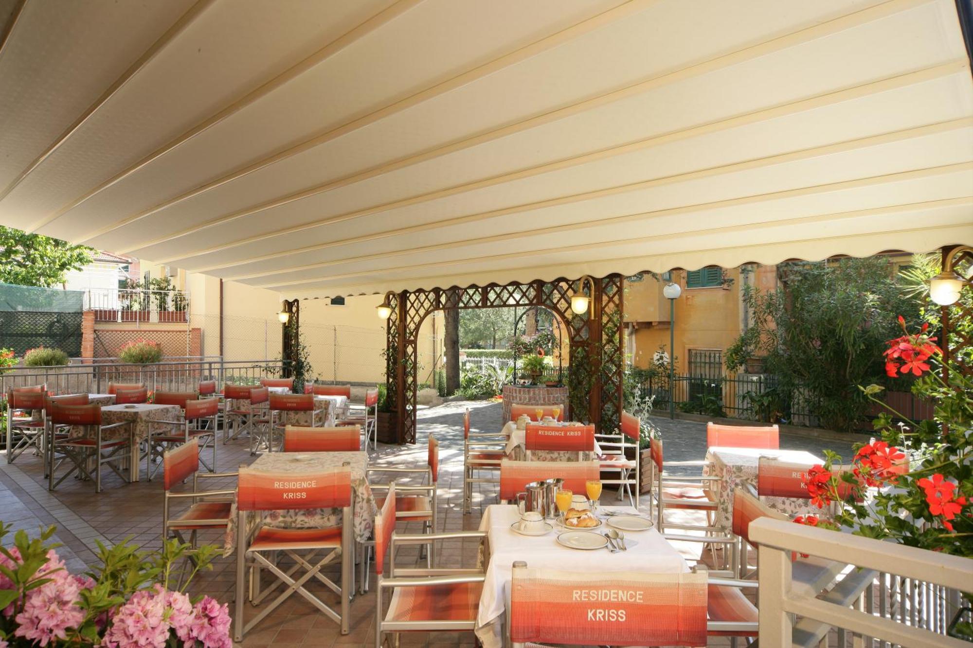 Residence Hotel Kriss Deiva Marina Zewnętrze zdjęcie