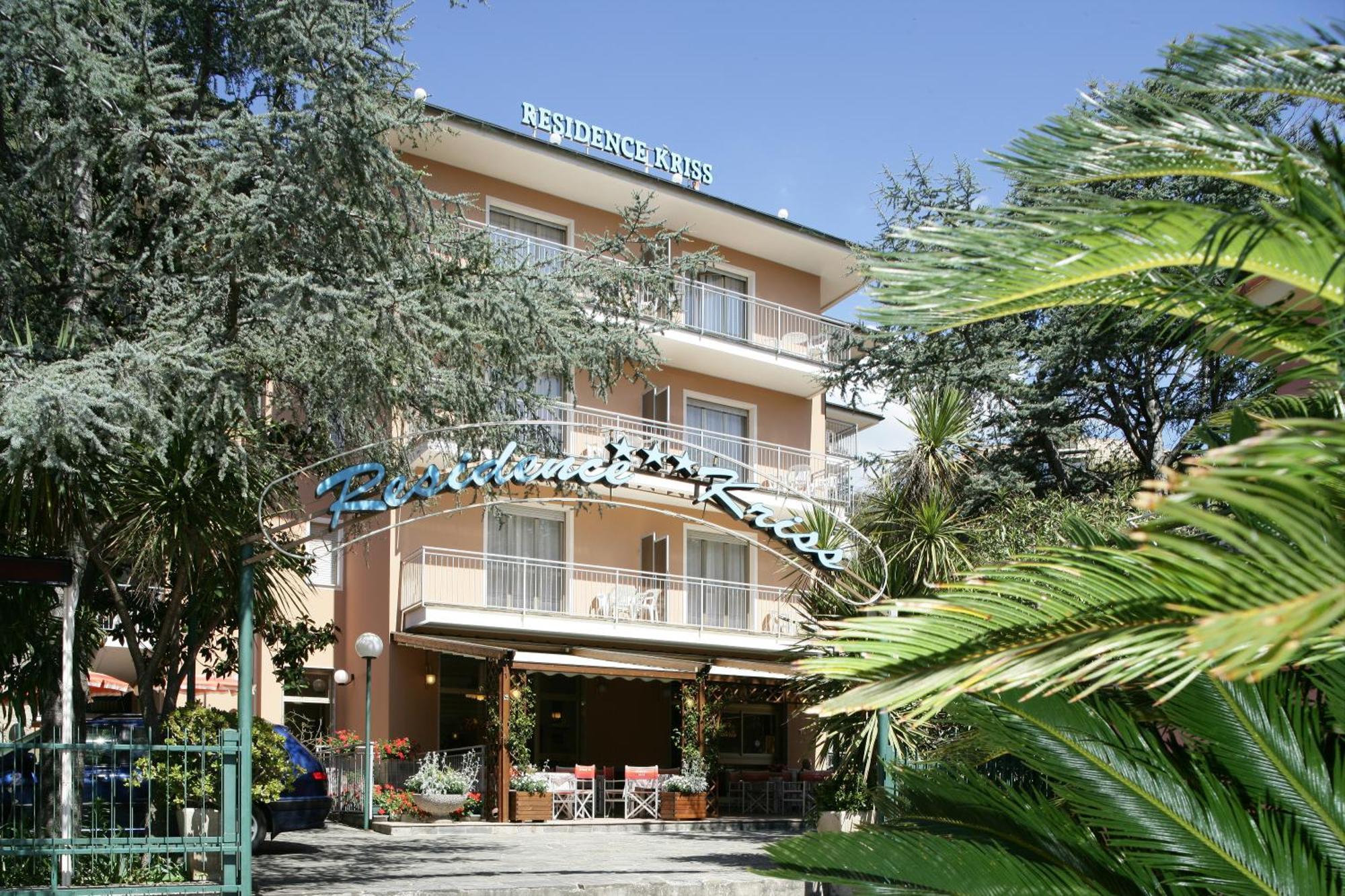 Residence Hotel Kriss Deiva Marina Zewnętrze zdjęcie