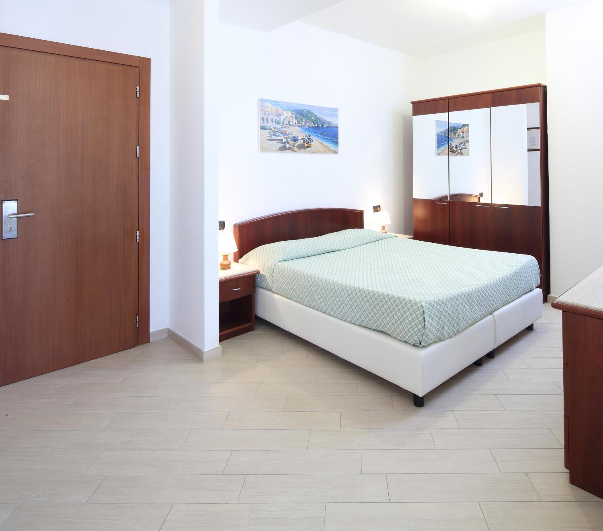 Residence Hotel Kriss Deiva Marina Zewnętrze zdjęcie