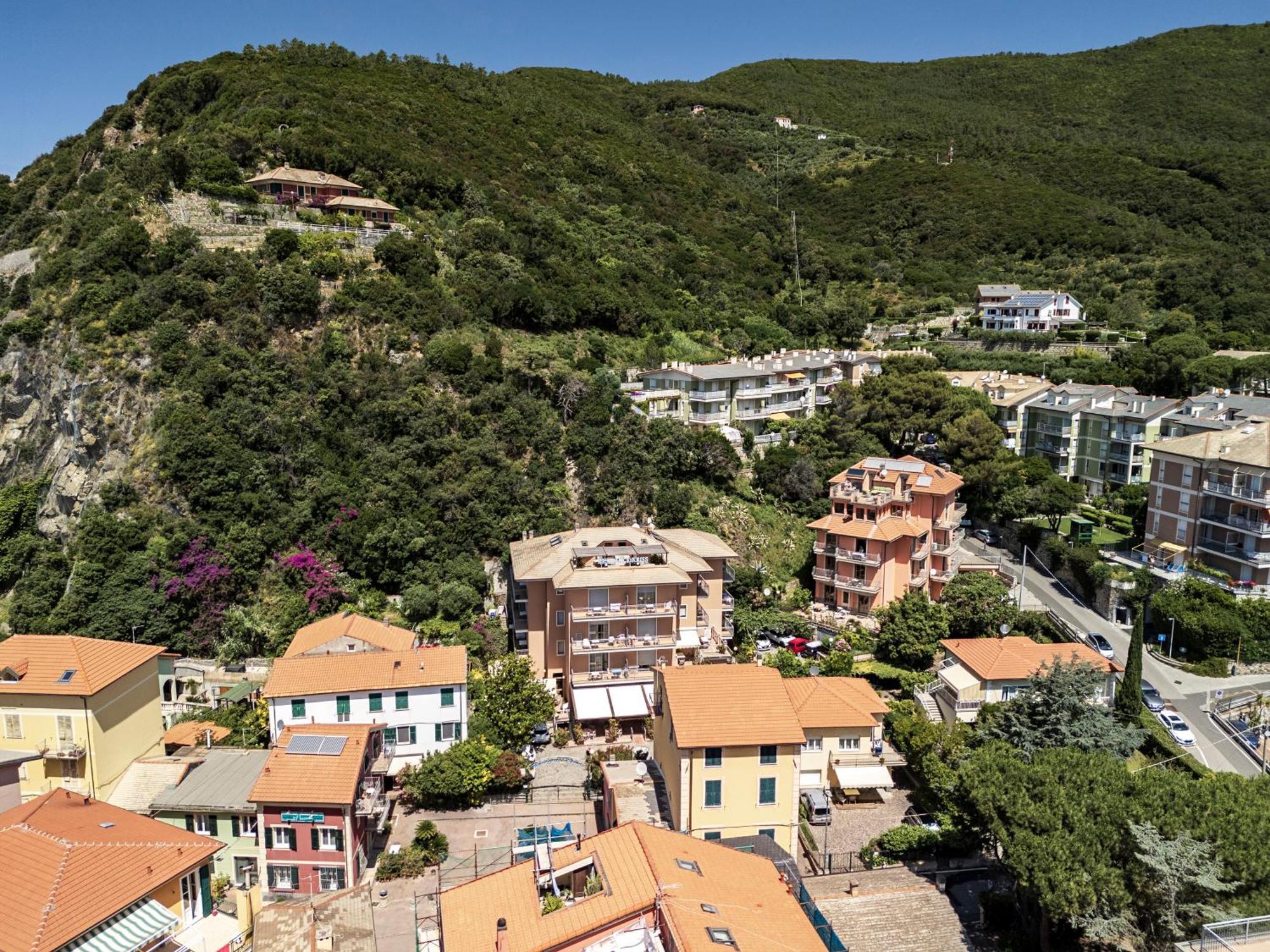 Residence Hotel Kriss Deiva Marina Zewnętrze zdjęcie