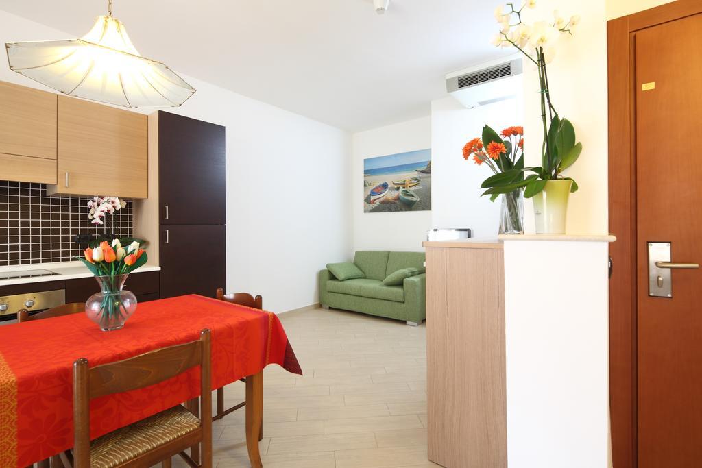 Residence Hotel Kriss Deiva Marina Zewnętrze zdjęcie