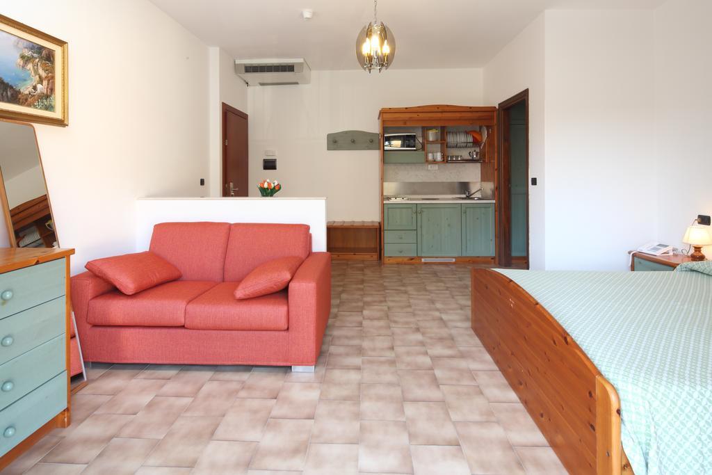 Residence Hotel Kriss Deiva Marina Zewnętrze zdjęcie