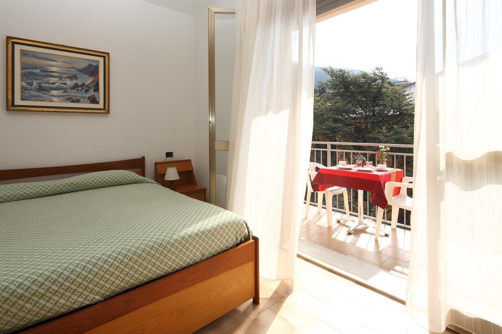 Residence Hotel Kriss Deiva Marina Zewnętrze zdjęcie