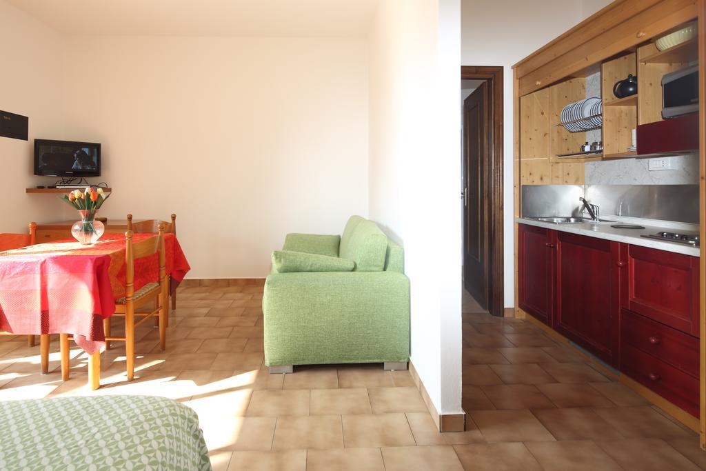 Residence Hotel Kriss Deiva Marina Zewnętrze zdjęcie