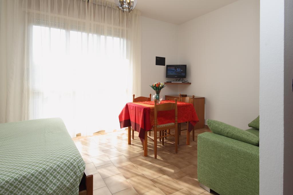 Residence Hotel Kriss Deiva Marina Zewnętrze zdjęcie