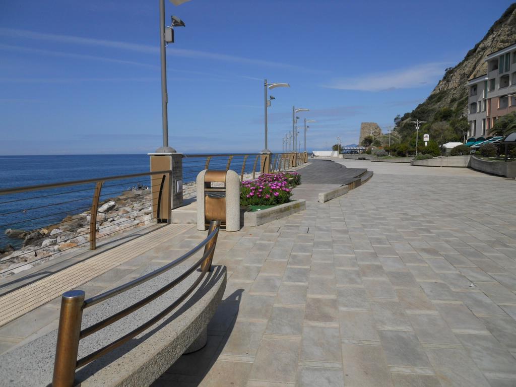 Residence Hotel Kriss Deiva Marina Zewnętrze zdjęcie