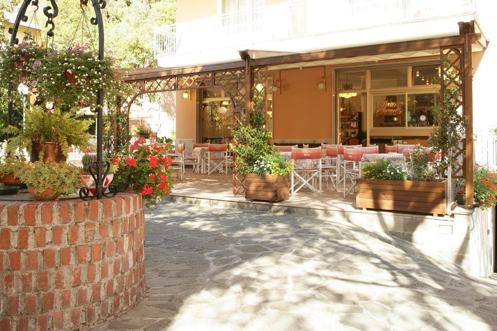 Residence Hotel Kriss Deiva Marina Zewnętrze zdjęcie